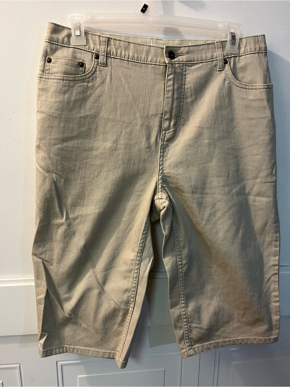d&co. Tan Denim Capris Size 18W waist 36 inseam15
